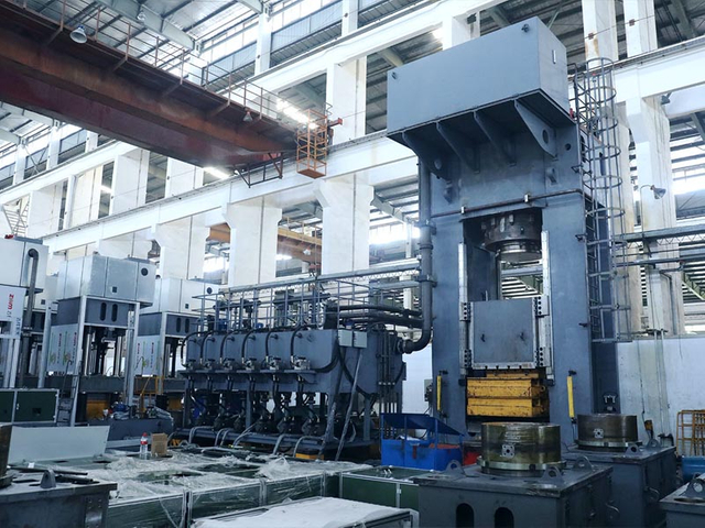 Huzhou Press shipping department - Preparing large-scale hydraulic presses for worldwide delivery